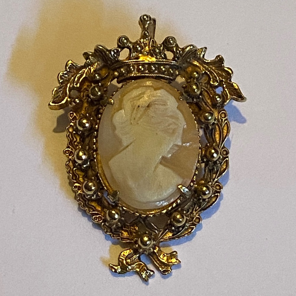 Vintage Signed Florenza Cameo Brooch #9186